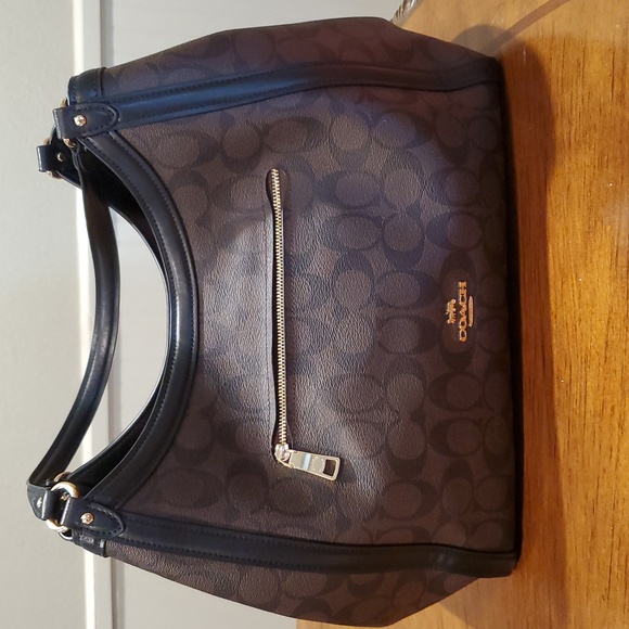 Like NEW Coach Signature Kristy Bsg - Picture 9 of 14